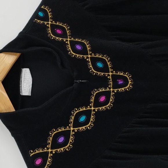 Vassarette black velour with gold stitching housecoat moomoo size large vintage - Picture 3 of 5